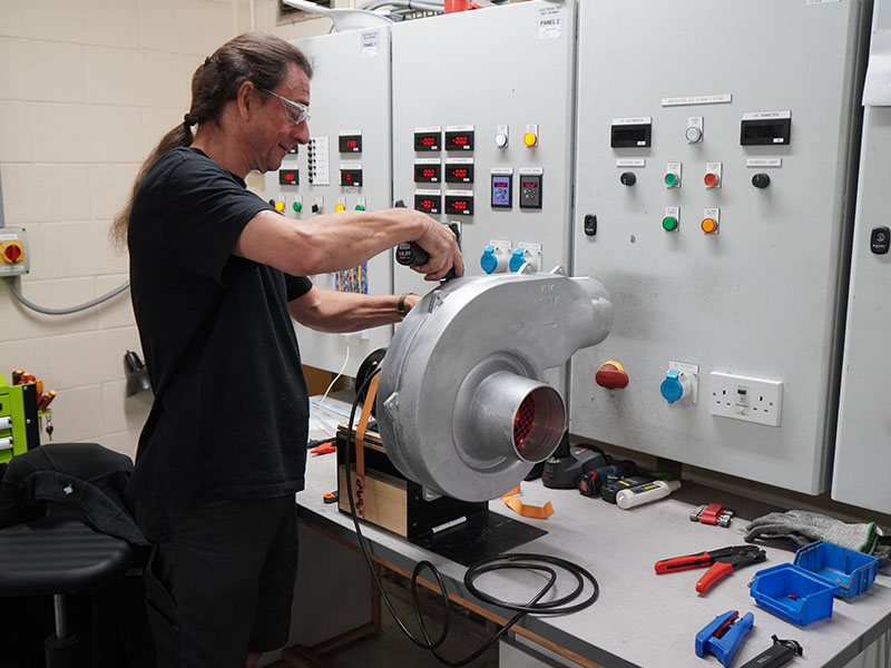 Electrical test of an industrial fan
